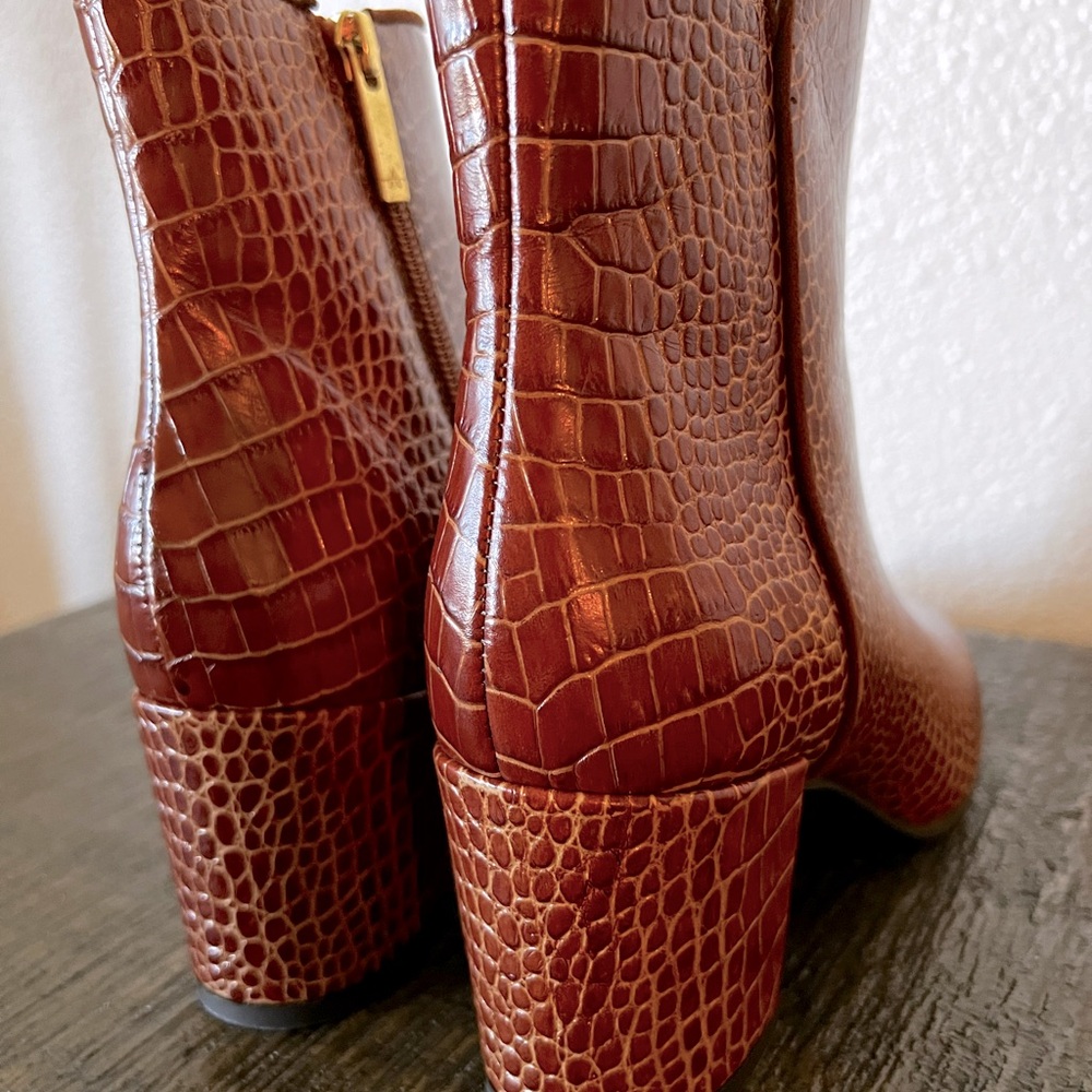 NEVER WORN AQUATALIA Denisse Block Heel Booties - Picture 7 of 7